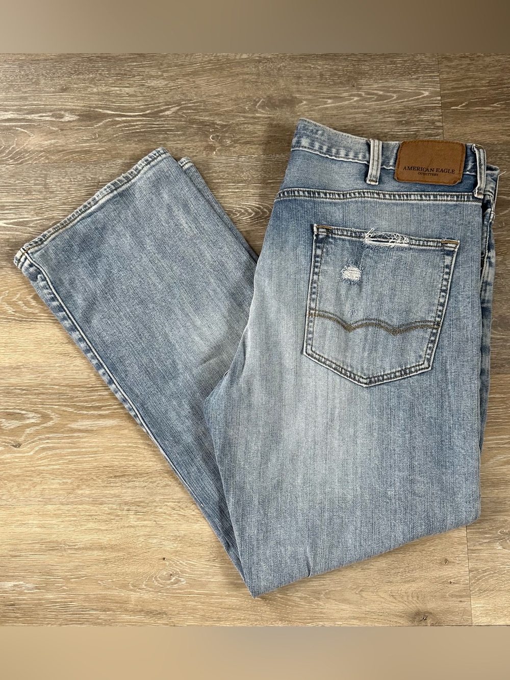 Men’s American Eagle light wash distressed flex jeans Sz 38x32